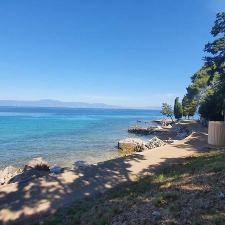 Divine View Apartma Njivice Bagian luar foto