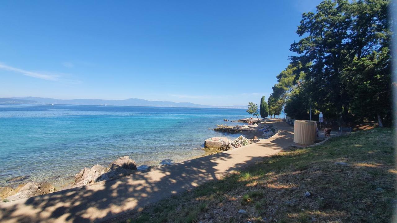 Divine View Apartma Njivice Bagian luar foto