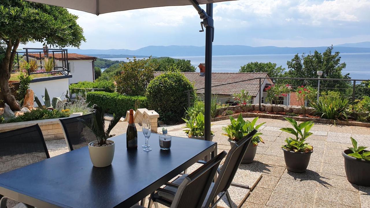 Divine View Apartma Njivice Bagian luar foto