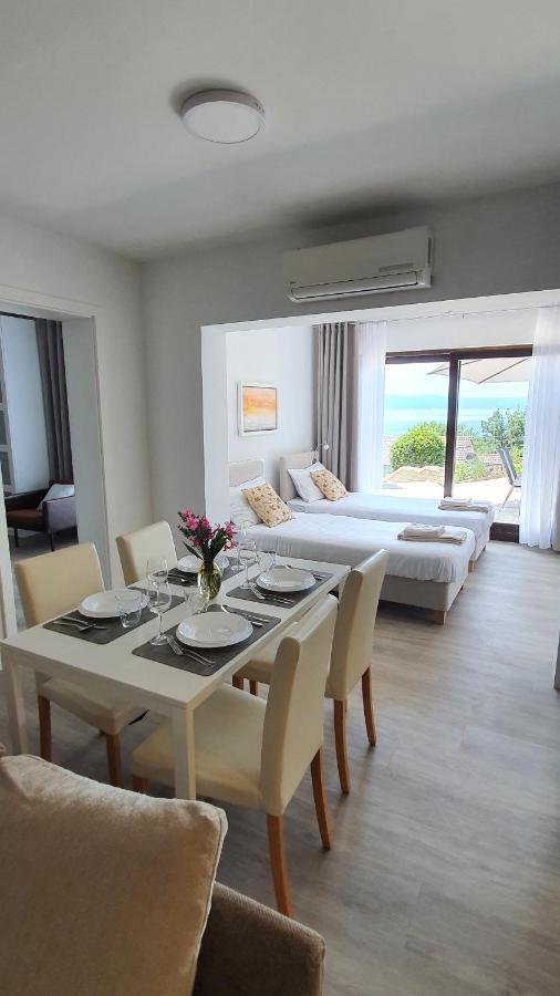 Divine View Apartma Njivice Bagian luar foto