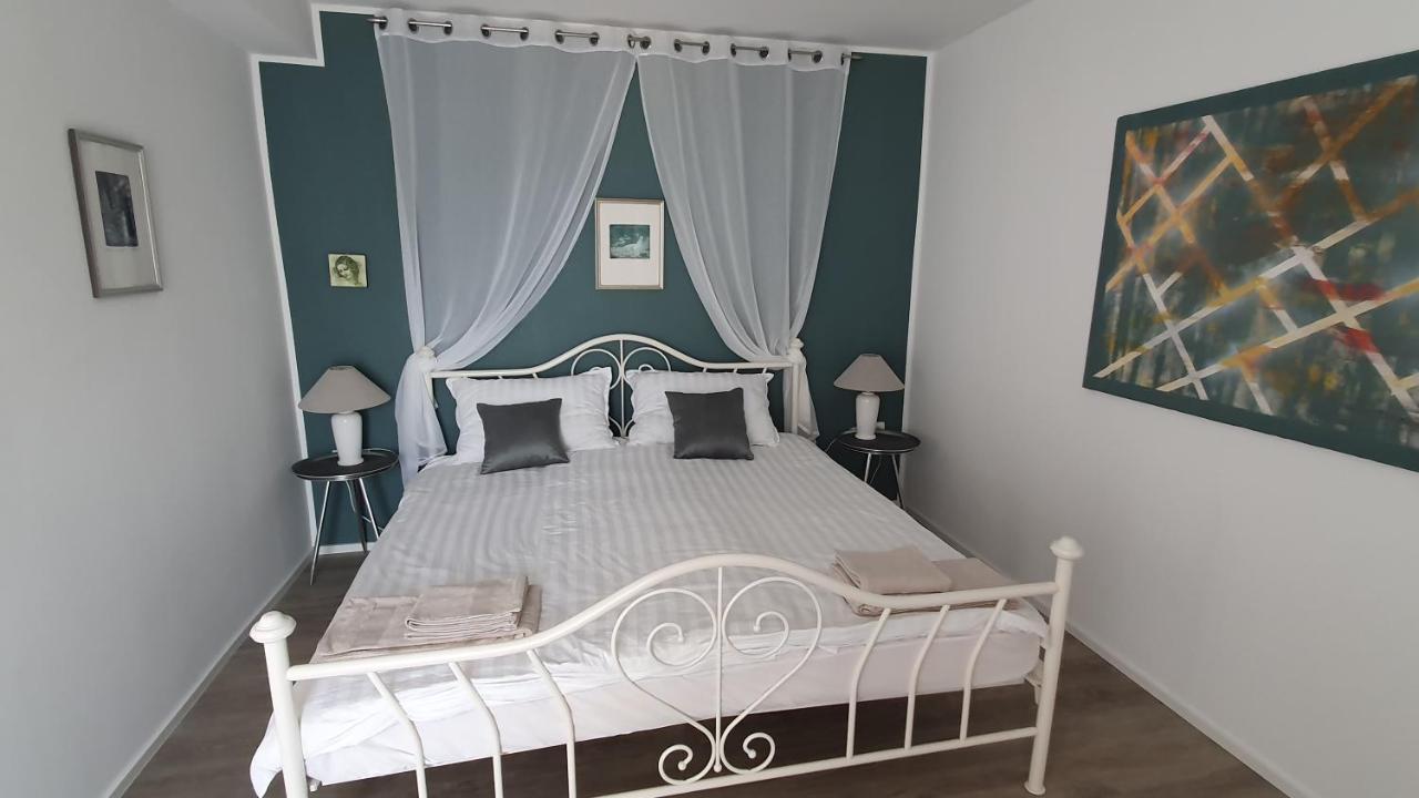 Divine View Apartma Njivice Bagian luar foto