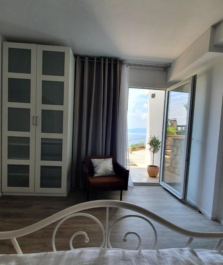 Divine View Apartma Njivice Bagian luar foto