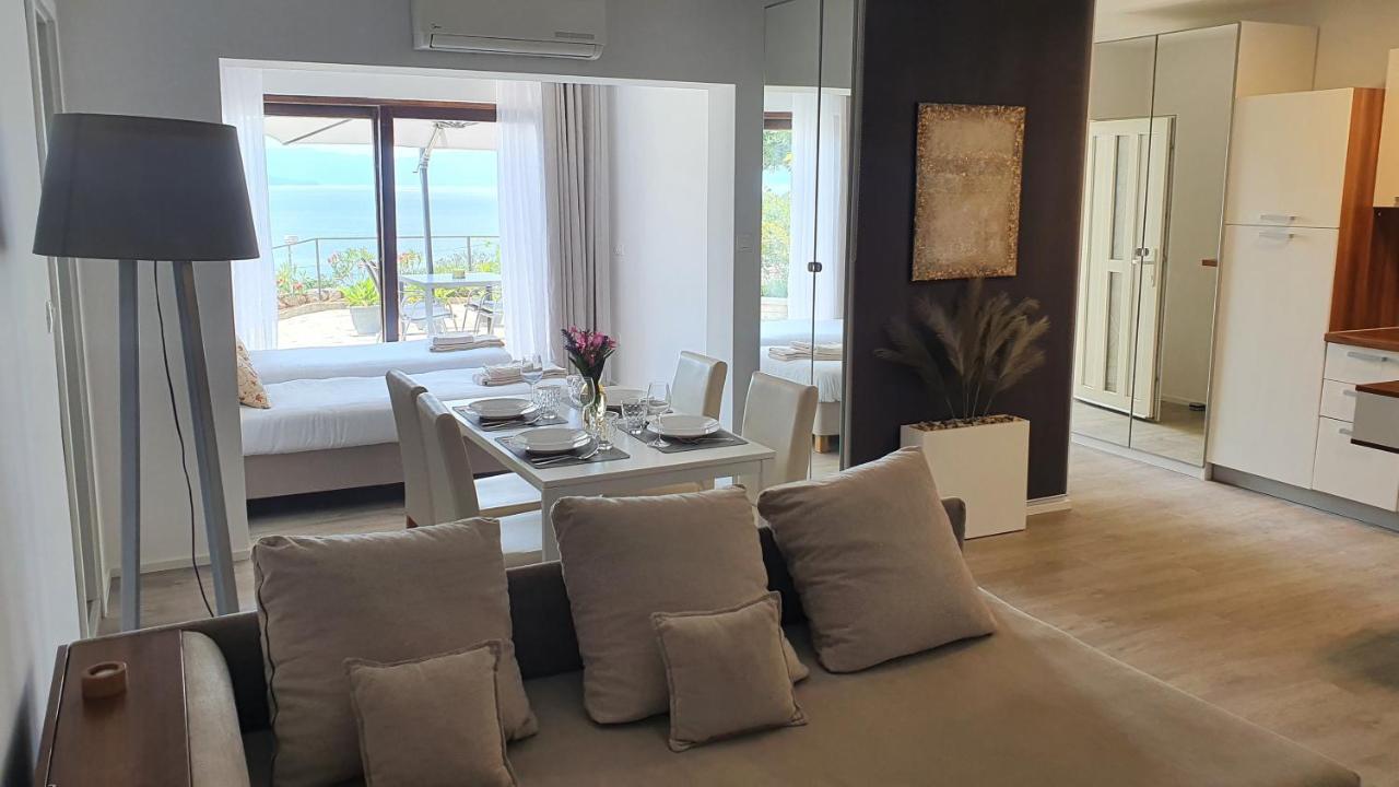 Divine View Apartma Njivice Bagian luar foto