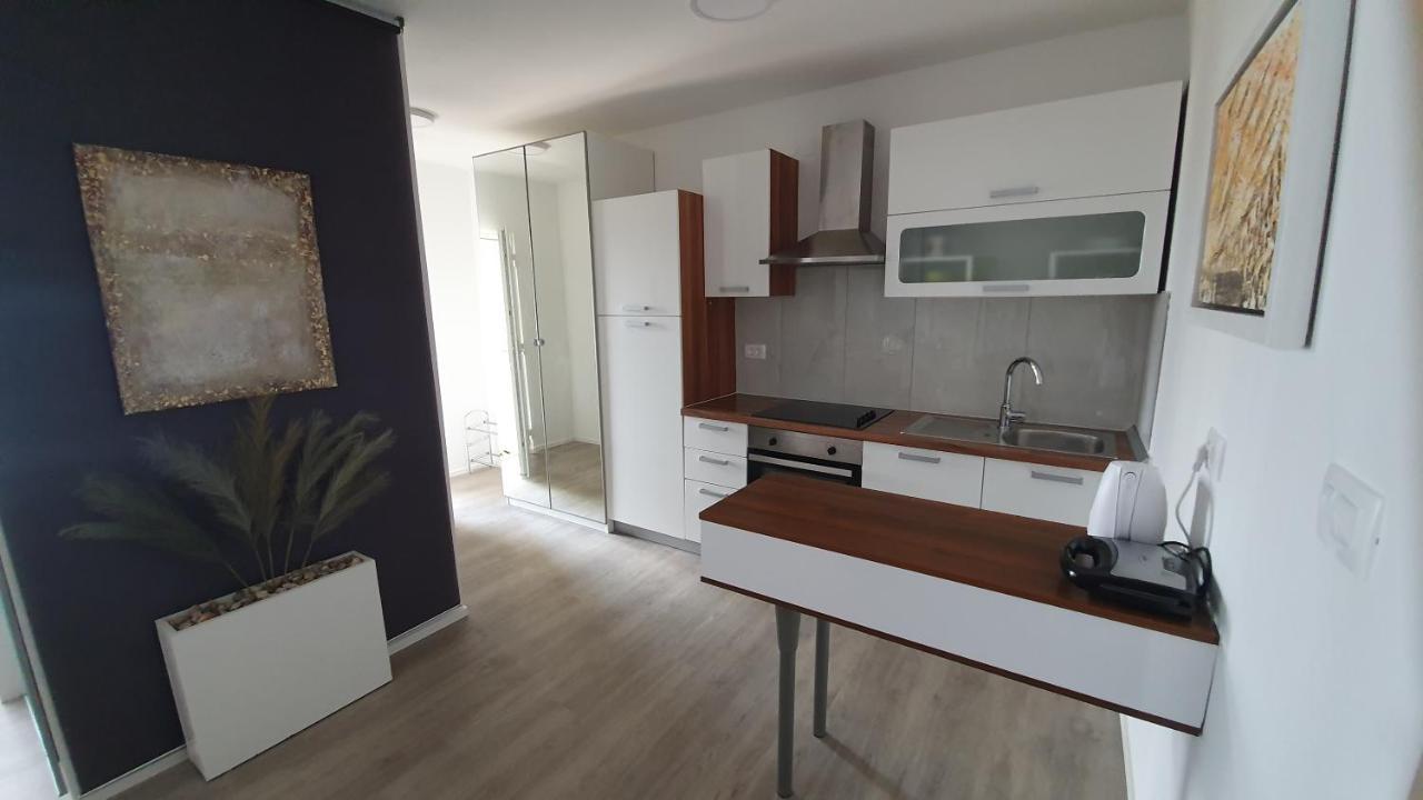 Divine View Apartma Njivice Bagian luar foto