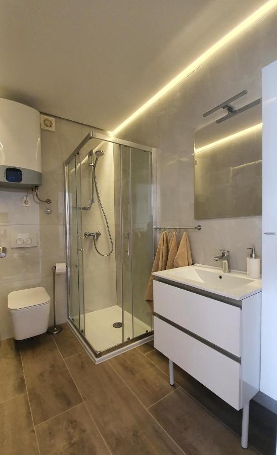Divine View Apartma Njivice Bagian luar foto