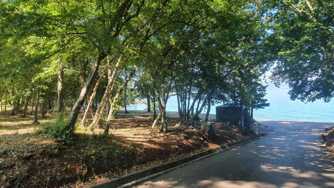 Divine View Apartma Njivice Bagian luar foto
