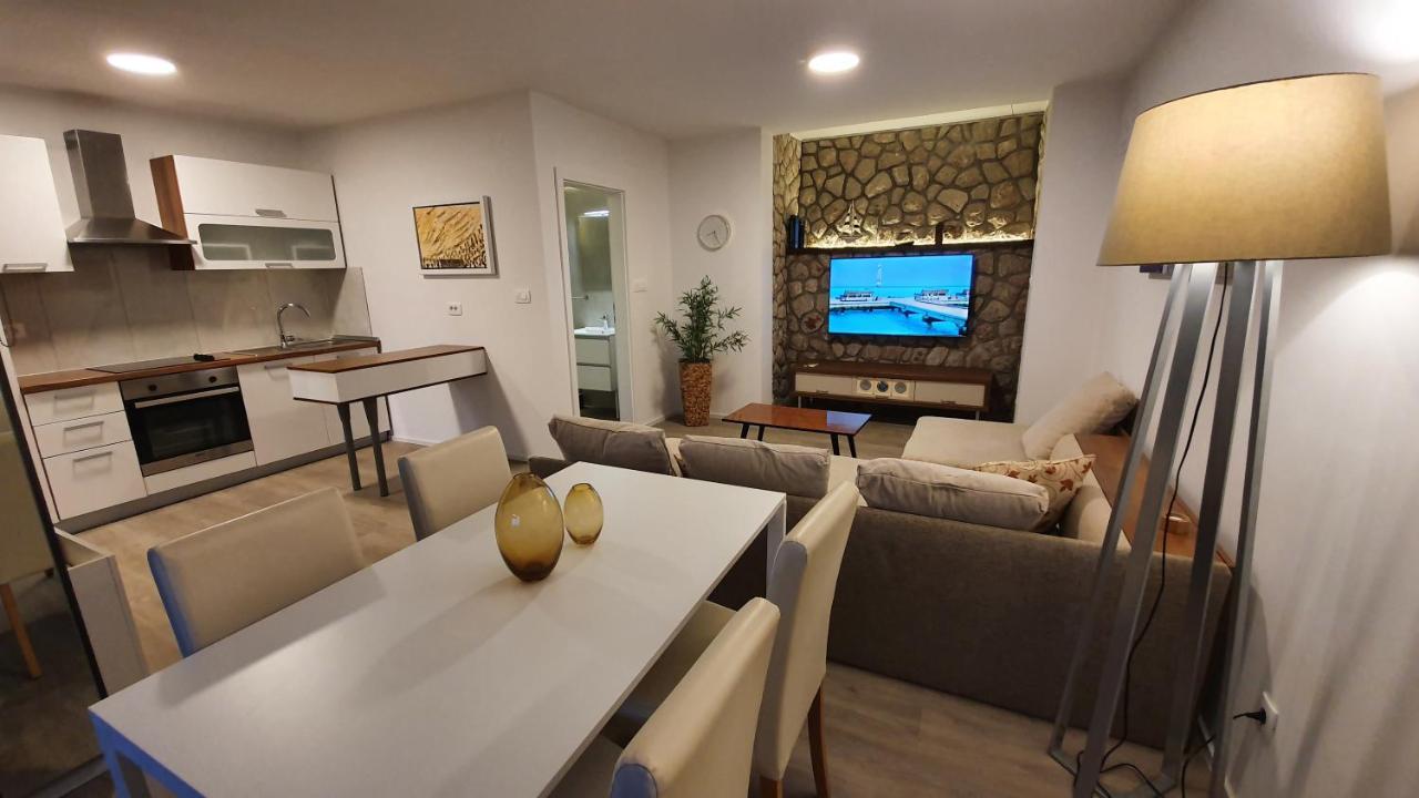 Divine View Apartma Njivice Bagian luar foto